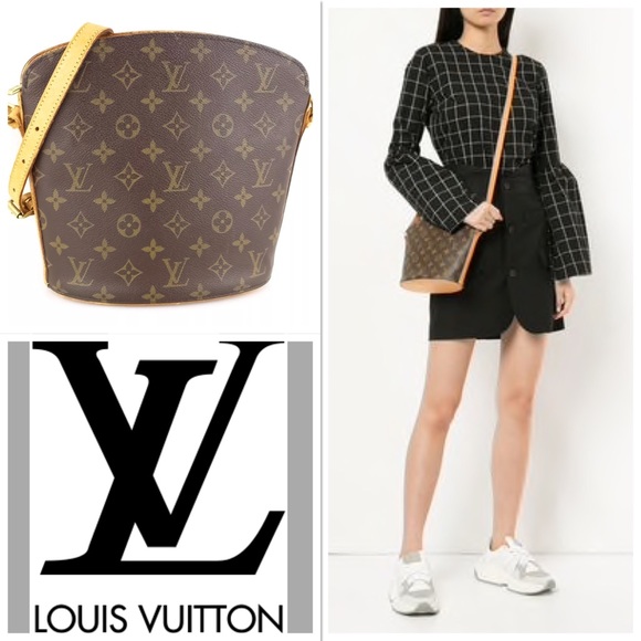 Louis Vuitton Handbags - ❌Sold❌👜 Louis Vuitton Monogram Canvas Crossbody